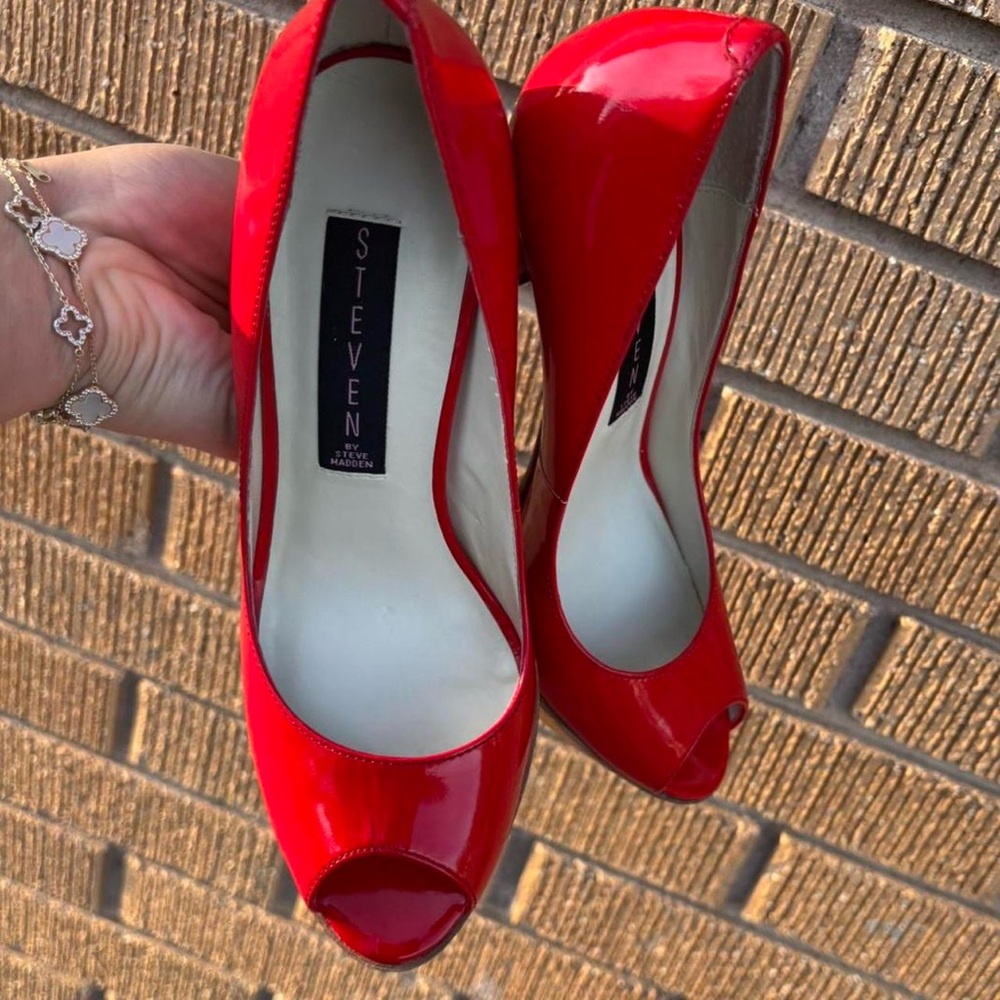 Vintage Steve Madden Red Patent Peep-Toe Heels - Picture 7 of 7